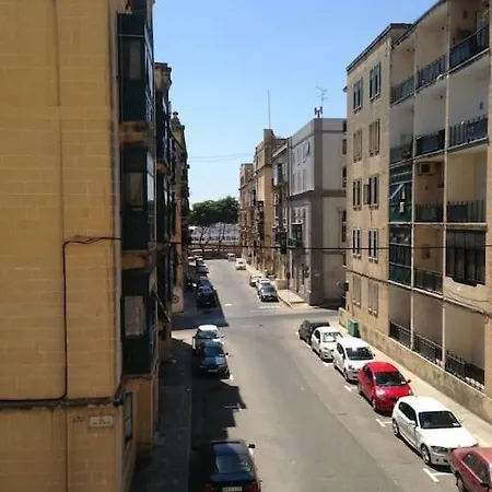 Lovely Apt 5 Mins Walk From Castille Square Lägenhet Il-Furjana