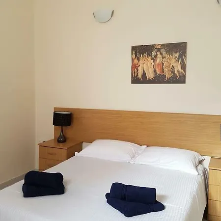 Lovely Apt 5 Mins Walk From Castille Square